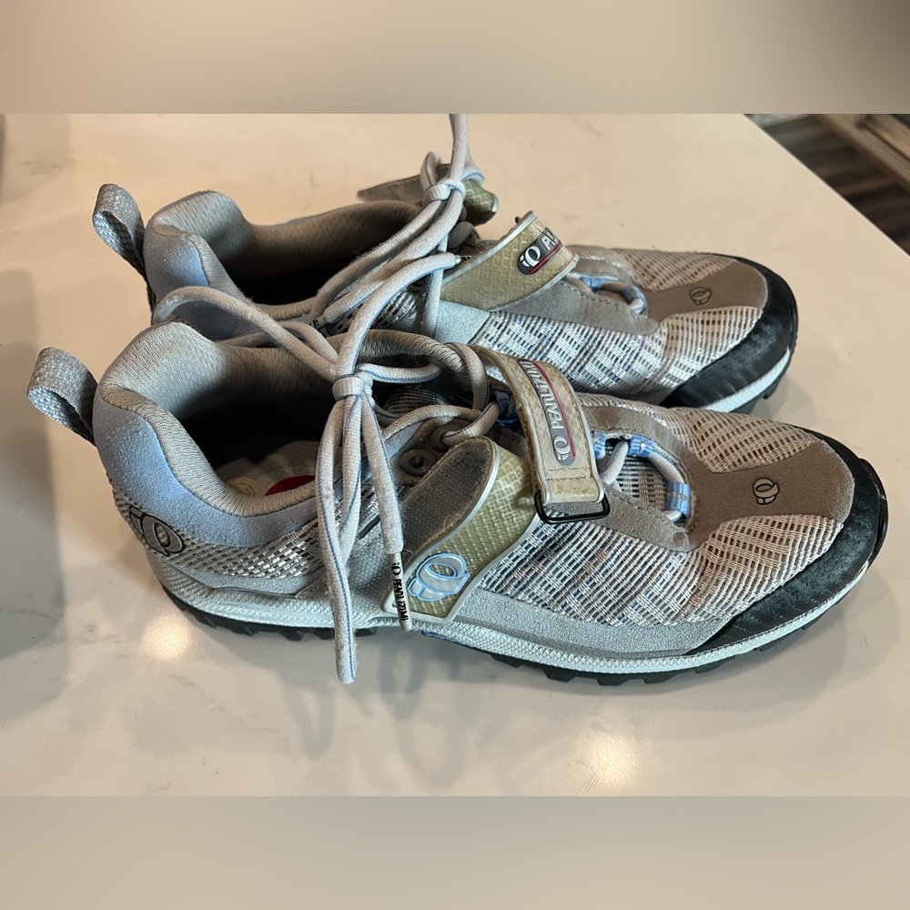 Pearl Izumi Gray/Blue/Black Cycling Shoes